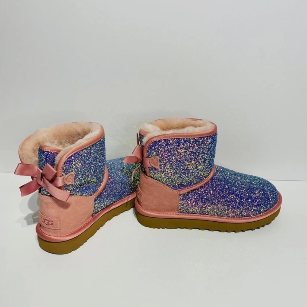 Brand new ugg Cosmo size 6